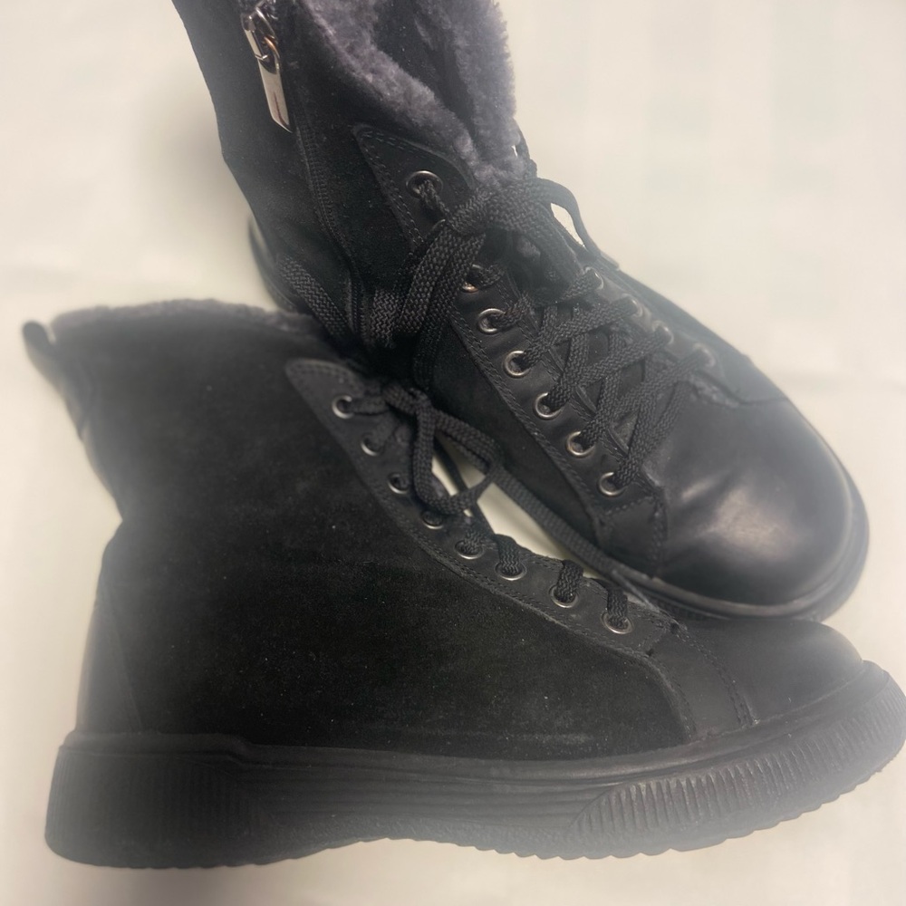 OLANG ZAIDE Black High-Top Sneakers boots with grips